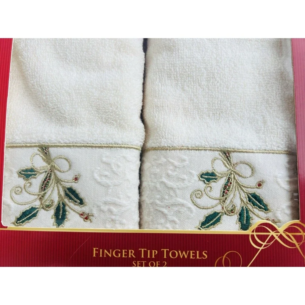 Lenox Ribbon & Holly Finger Tip Towels